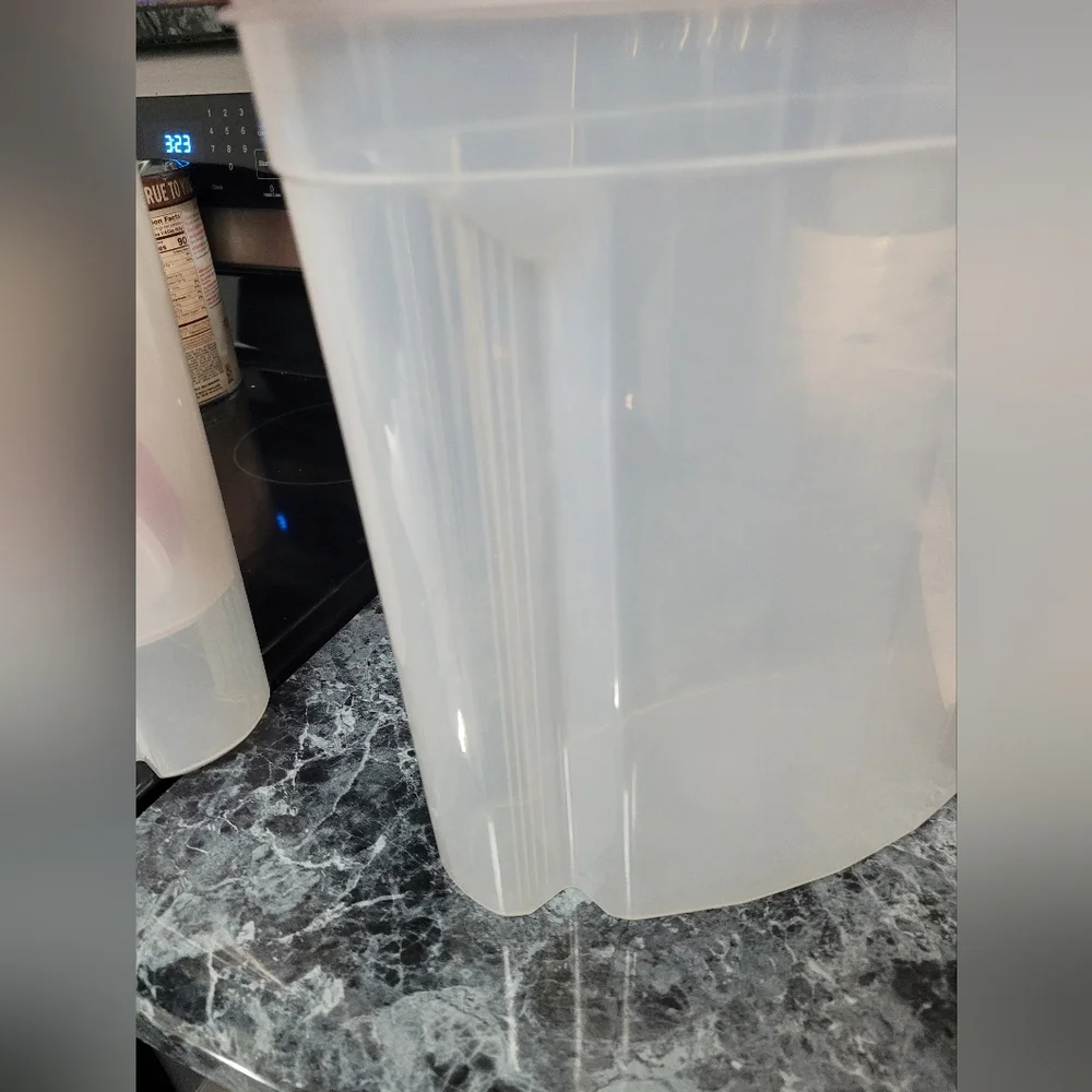 Rubbermaid Cereal Storage Container